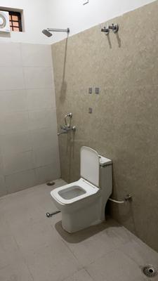 Bathroom Image of 700 Sq.ft 1 BHK Builder Floor for rent in Palam Vihar Extension Gurgaon for Rs. 16000