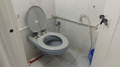 Bathroom Image of 600 Sq.ft 1 BHK Apartment / Flat for rent in Ameya Apartment, Aundh Pune for Rs. 20000