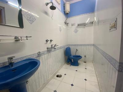 Bathroom Image of 2400 Sq.ft 4 BHK Independent House for rent in Rajouri Garden New Delhi for Rs. 65000