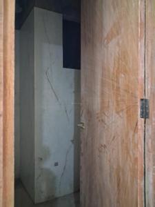 Common Bathroom Image of 1650 Sq.ft 3.5 BHK Apartment / Flat for sale in DM Infra, Sector 104 Noida for Rs. 6900000