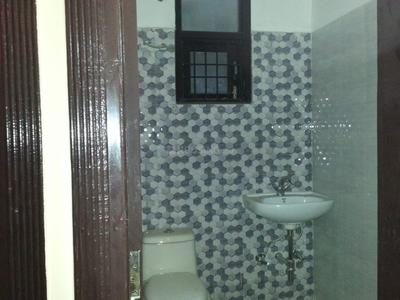 Bathroom Image of 850 Sq.ft 2 BHK Builder Floor for rent in Vaishali Ghaziabad for Rs. 19000