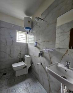 Bathroom Image of 750 Sq.ft 1 BHK Apartment / Flat for rent in Kadubeesanahalli Bengaluru for Rs. 28000