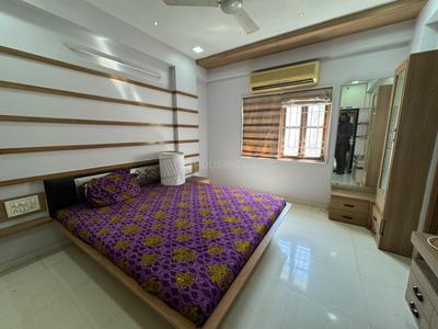 Bedroom Image of 2500 Sq.ft 3 BHK Apartment / Flat for rent in Bodakdev Ahmedabad for Rs. 75000