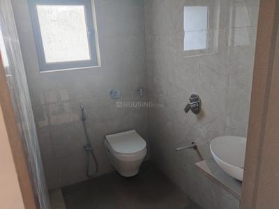 Bathroom Image of 600 Sq.ft 1 BHK Apartment / Flat for sale in Ascend Tower, Malad West Mumbai for Rs. 10000000