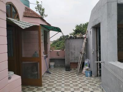 Terrace Image of 1200 Sq.ft 2 BHK Builder Floor for rent in Mayur Vihar Phase 1 New Delhi for Rs. 32000