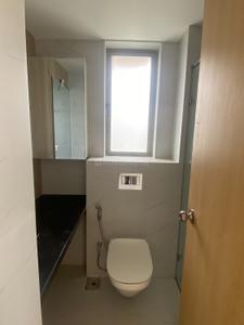 Bathroom Image of 550 Sq.ft 1 BHK Apartment / Flat for rent in Lodha Bel Air, Jogeshwari West Mumbai for Rs. 55000