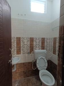 Bathroom Image of 650 Sq.ft 2 BHK Builder Floor for rent in Tatabad Coimbatore for Rs. 17000