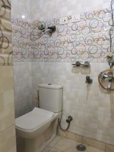 Common Bathroom One Image of 1100 Sq.ft 3 BHK Apartment / Flat for sale in DDA Mig Flats, Vikaspuri New Delhi for Rs. 14500000