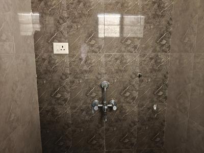 Bathroom Image of 870 Sq.ft 3 BHK Apartment / Flat for rent in Pioneer Dreams, New Althan Surat for Rs. 21000