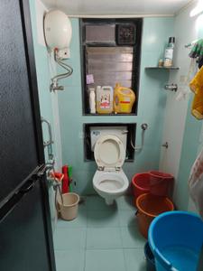 Bathroom Image of 450 Sq.ft 1 BHK Apartment / Flat for sale in Kandivali West Mumbai for Rs. 9000000