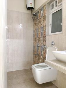 Common Bathroom Image of 650 Sq.ft 1 BHK Apartment / Flat for rent in Romell Vasanthi, Mulund East Mumbai for Rs. 35000
