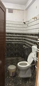Bathroom Image of 650 Sq.ft 1 BHK Independent House for rent in Roberts Lines Lucknow for Rs. 7000