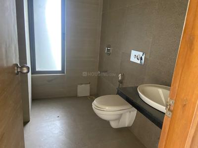 Bathroom Image of 1000 Sq.ft 2 BHK Apartment / Flat for sale in Thapar Suburbia, Chembur Mumbai for Rs. 24000000