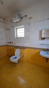 Bathroom Image of 3100 Sq.ft 4.5 BHK Builder Floor for rent in Marigold Complex, Kalyani Nagar Pune for Rs. 200000