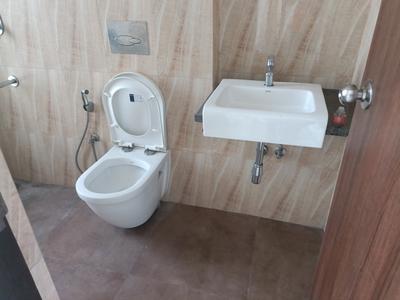 Bathroom Image of 915 Sq.ft 1 BHK Apartment / Flat for rent in Lodha Amara, Kolshet Thane for Rs. 45000