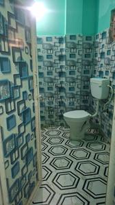 Bathroom Image of 450 Sq.ft 1 BHK Apartment / Flat for rent in Keshtopur Kolkata for Rs. 8000