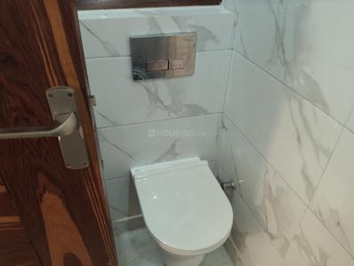 Bathroom Image of 1000 Sq.ft 2 BHK Builder Floor for rent in Preet Vihar New Delhi for Rs. 28000