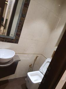 Bathroom Image of 2700 Sq.ft 4 BHK Builder Floor for sale in Mansarover Garden New Delhi for Rs. 45000000