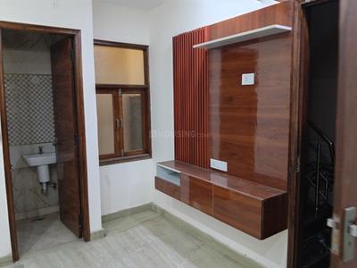 Bedroom Image of 750 Sq.ft 2 BHK Builder Floor for rent in Preet Vihar New Delhi for Rs. 20000