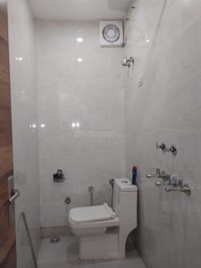 Bathroom Image of 1200 Sq.ft 3 BHK Apartment / Flat for sale in Defence Apartment, Paschim Vihar New Delhi for Rs. 19000000