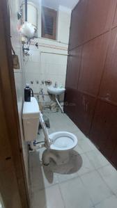 Bathroom Image of 900 Sq.ft 1 RK Independent House for rent in Model Town New Delhi for Rs. 6000