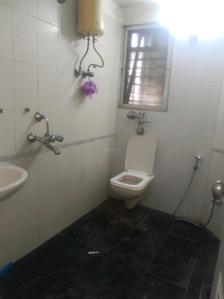 Common Bathroom Image of 750 Sq.ft 2 BHK Apartment / Flat for rent in Evershine Tower, Kandivali East Mumbai for Rs. 65000
