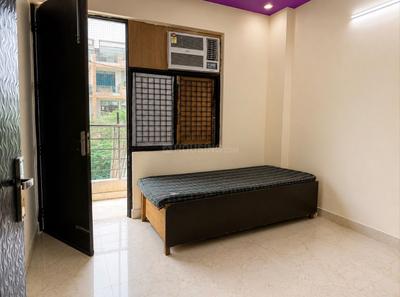 Bedroom Image of 900 Sq.ft 3 BHK Builder Floor for rent in RWA Vipin Garden, Uttam Nagar New Delhi for Rs. 20000