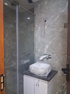 Common Bathroom Image of 1350 Sq.ft 3 BHK Builder Floor for sale in Paschim Vihar New Delhi for Rs. 27000000
