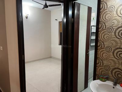 Bedroom Image of 950 Sq.ft 2 BHK Builder Floor for rent in Ramesh Nagar New Delhi for Rs. 27500