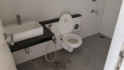 Bathroom Image of 850 Sq.ft 1 BHK Apartment / Flat for rent in Godrej Infinity, Mundhwa Pune for Rs. 32000
