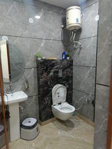 Bathroom Image of 810 Sq.ft 3 BHK Apartment / Flat for sale in Sector 4 Rohini New Delhi for Rs. 8500000