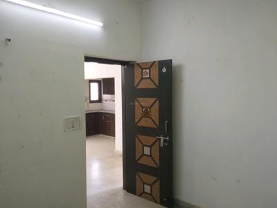 Bedroom Image of 850 Sq.ft 2 BHK Builder Floor for rent in Shalimar Bagh New Delhi for Rs. 18000