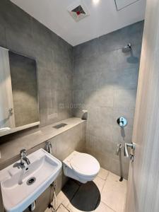 Bathroom Image of 2800 Sq.ft 4 BHK Apartment / Flat for sale in Rustomjee Crown, Prabhadevi Mumbai for Rs. 190000000