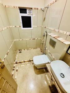 Bathroom Image of 778 Sq.ft 2 BHK Apartment / Flat for rent in Malad West Mumbai for Rs. 80000