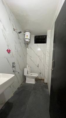 Bathroom Image of 850 Sq.ft 1 BHK Apartment / Flat for rent in Shikhar Balaji Skyz, Nipania Indore for Rs. 15000