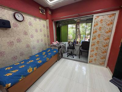 Living Room Image of 400 Sq.ft 1 BHK Apartment / Flat for rent in Dahisar East Mumbai for Rs. 26000