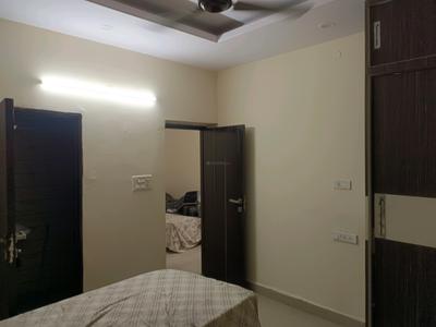 Bedroom Image of 650 Sq.ft 2 BHK Apartment / Flat for rent in Pitampura New Delhi for Rs. 30500
