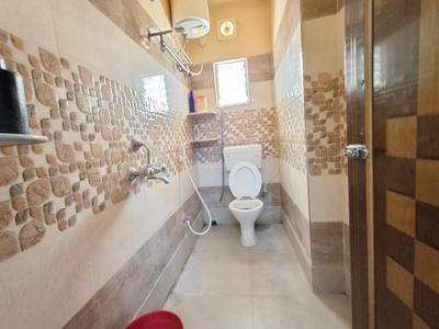 Bathroom Image of 980 Sq.ft 3 BHK Apartment / Flat for sale in Keshtopur Kolkata for Rs. 4750000