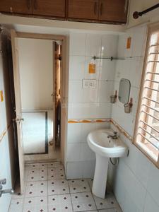 Bathroom Image of 750 Sq.ft 2 BHK Independent House for rent in Adugodi Bengaluru for Rs. 24000