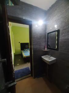 Bathroom Image of 400 Sq.ft 1 BHK Apartment / Flat for rent in Paharia Varanasi for Rs. 11500