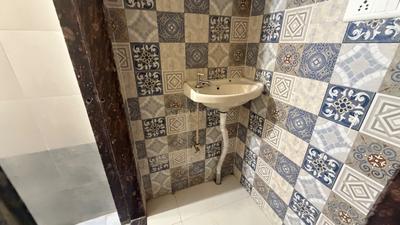 Bathroom Image of 900 Sq.ft 1 BHK Independent House for rent in Pimple Gurav Pune for Rs. 18000