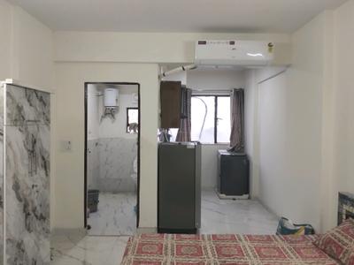 Bedroom Image of 370 Sq.ft 1 RK Apartment / Flat for rent in DLF Capital Greens Phase 1 And 2, Karampura New Delhi for Rs. 23000