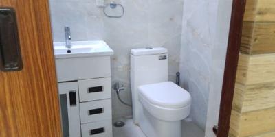 Bathroom Image of 450 Sq.ft 1 BHK Builder Floor for rent in RWA Chittaranjan Park Block B, Chittaranjan Park New Delhi for Rs. 28500