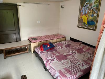 Bedroom Image of 1200 Sq.ft 2 BHK Builder Floor for rent in Green Park New Delhi for Rs. 65000