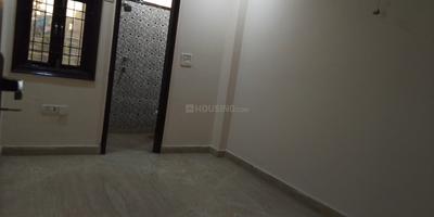 Bedroom Image of 900 Sq.ft 2 BHK Builder Floor for rent in Ramesh Nagar New Delhi for Rs. 24000