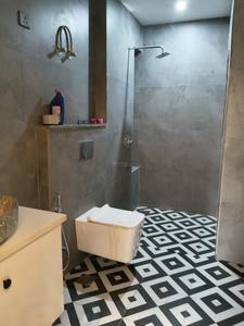 Common Bathroom Image of 1950 Sq.ft 3 BHK Builder Floor for rent in Sector 46 Gurgaon for Rs. 55000