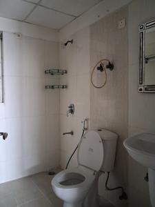 Common Bathroom Image of 1035 Sq.ft 2 BHK Apartment / Flat for sale in Amrapali Silicon City, Sector 76 Noida for Rs. 10000000