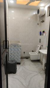 Bathroom Image of 1300 Sq.ft 3 BHK Apartment / Flat for rent in Shahdara New Delhi for Rs. 18000