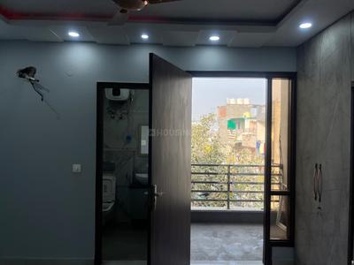 Bedroom Image of 700 Sq.ft 2 BHK Builder Floor for rent in Ramesh Nagar New Delhi for Rs. 25000