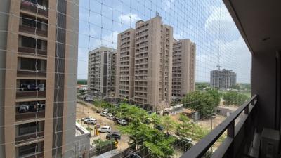 Balcony Image of 2000 Sq.ft 3 BHK Apartment / Flat for rent in Ratnam Aurum, Vaishno Devi Circle Ahmedabad for Rs. 32000